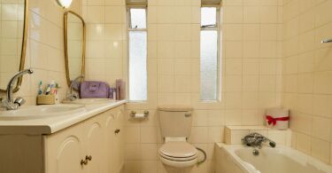 Common Bathroom Problems in Older Homes and How to Fix Them