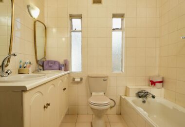 Common Bathroom Problems in Older Homes and How to Fix Them